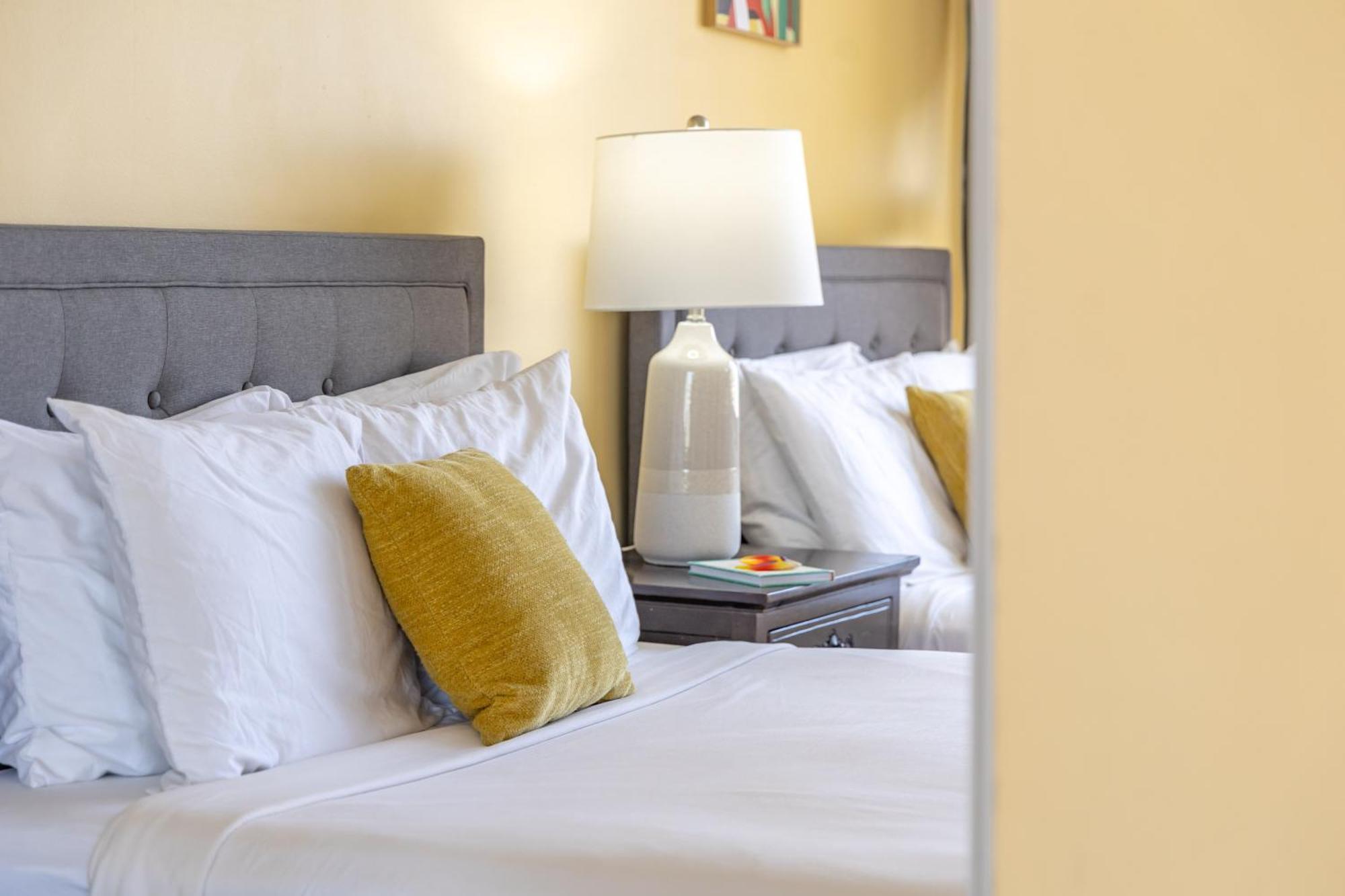 Beautiful 1Br, Steps To Waikiki Beach And Parking Χονολουλού Εξωτερικό φωτογραφία
