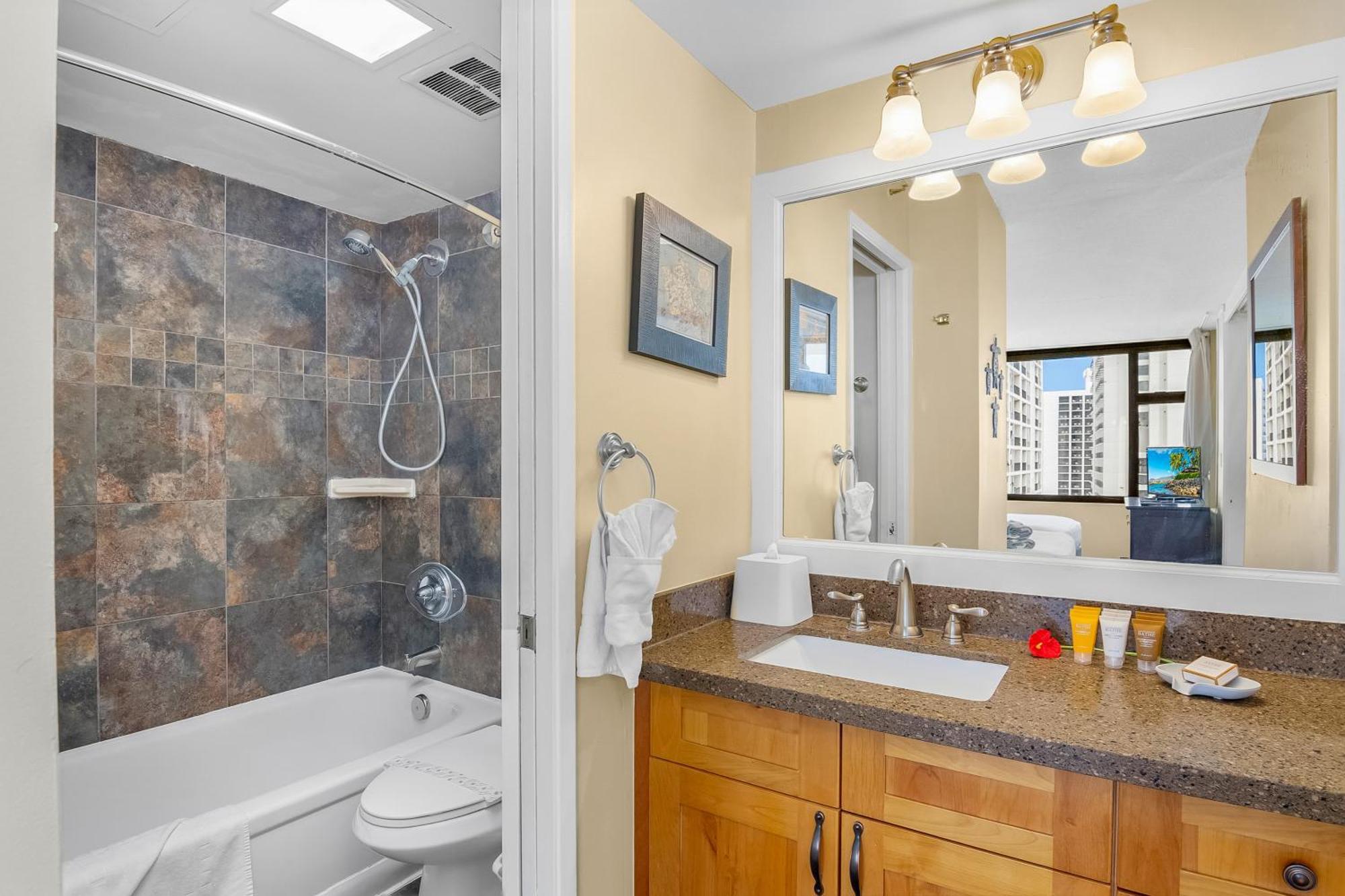 Beautiful 1Br, Steps To Waikiki Beach And Parking Χονολουλού Εξωτερικό φωτογραφία